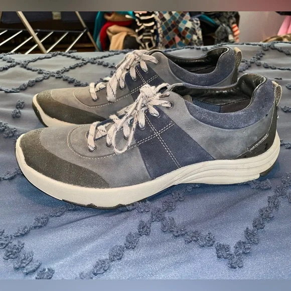 Clarks Wavewalk Navy Blue Shoes in near perfect condition. Size 8.5 - Picture 1 of 8